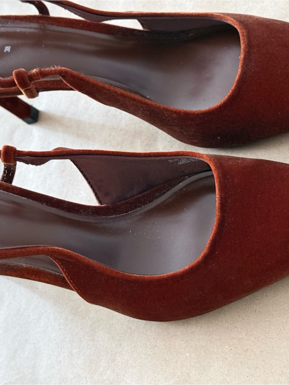 ZARA Pointed Slingback Pumps in Deep Brown/Red Velvet - Picture 4 of 4